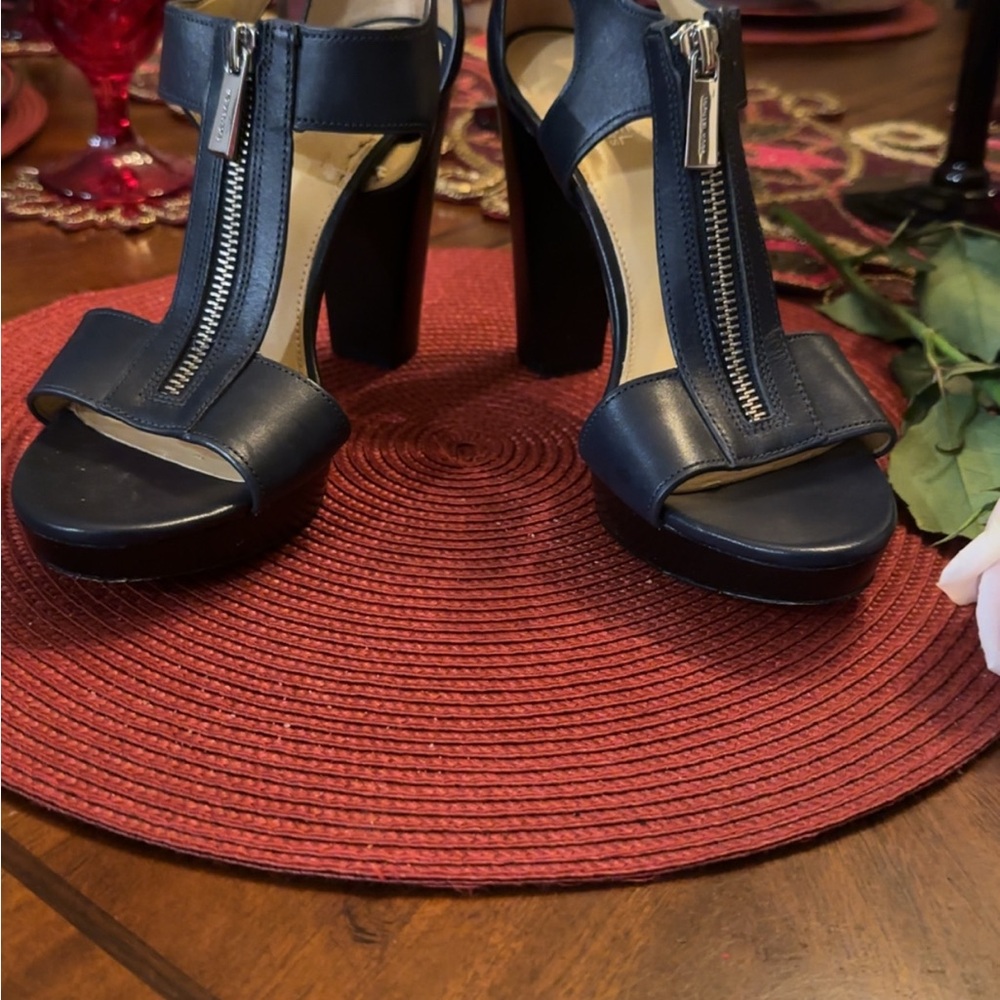 Michael Kors Women’s Bentley open toe sandal, dark blue/ black heel, size 7.5